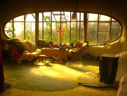 Ngôi nhà giống nhà của người lùn Hobbit được xây với giá chỉ khoảng 97 triệu đồng