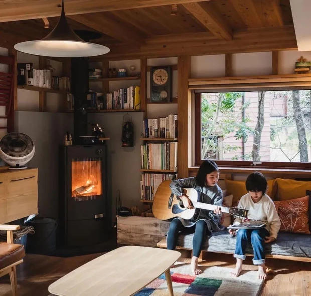 Chiêm ngưỡng ngôi nhà gỗ trên núi được chủ nhân tự làm vì muốn sống gần gũi với thiên nhiên 