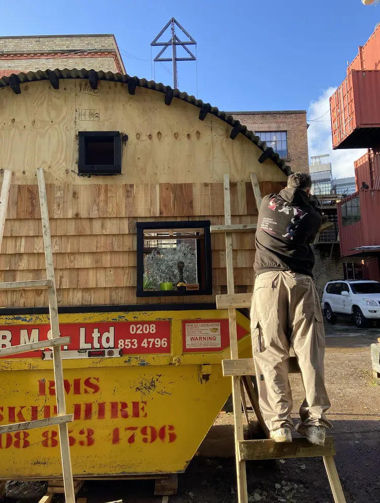 Độc lạ “ngôi nhà thùng rác" của chàng kiến trúc sư 28 tuổi