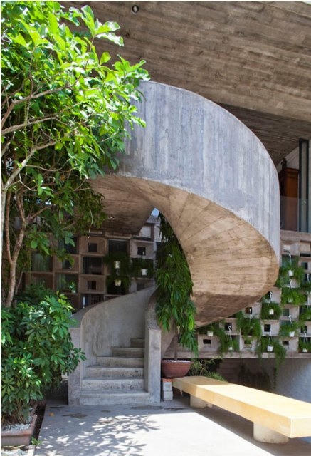 “Nhà Bình Thạnh” - Ngôi nhà độc đáo dùng khối bê tông “bọc” mặt tiền 