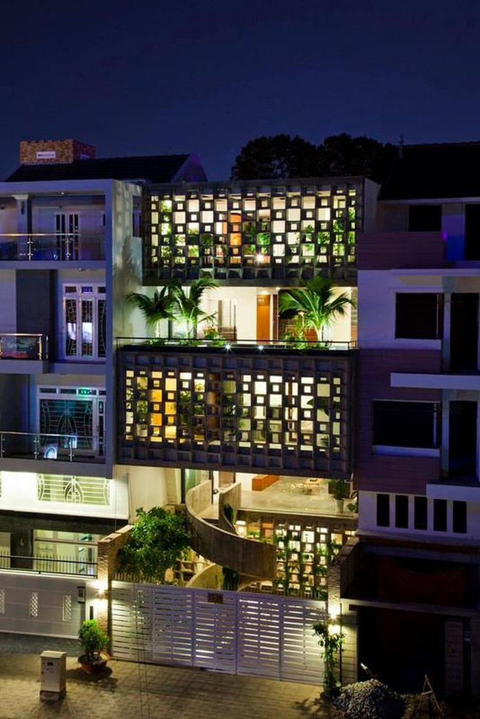 “Nhà Bình Thạnh” - Ngôi nhà độc đáo dùng khối bê tông “bọc” mặt tiền 