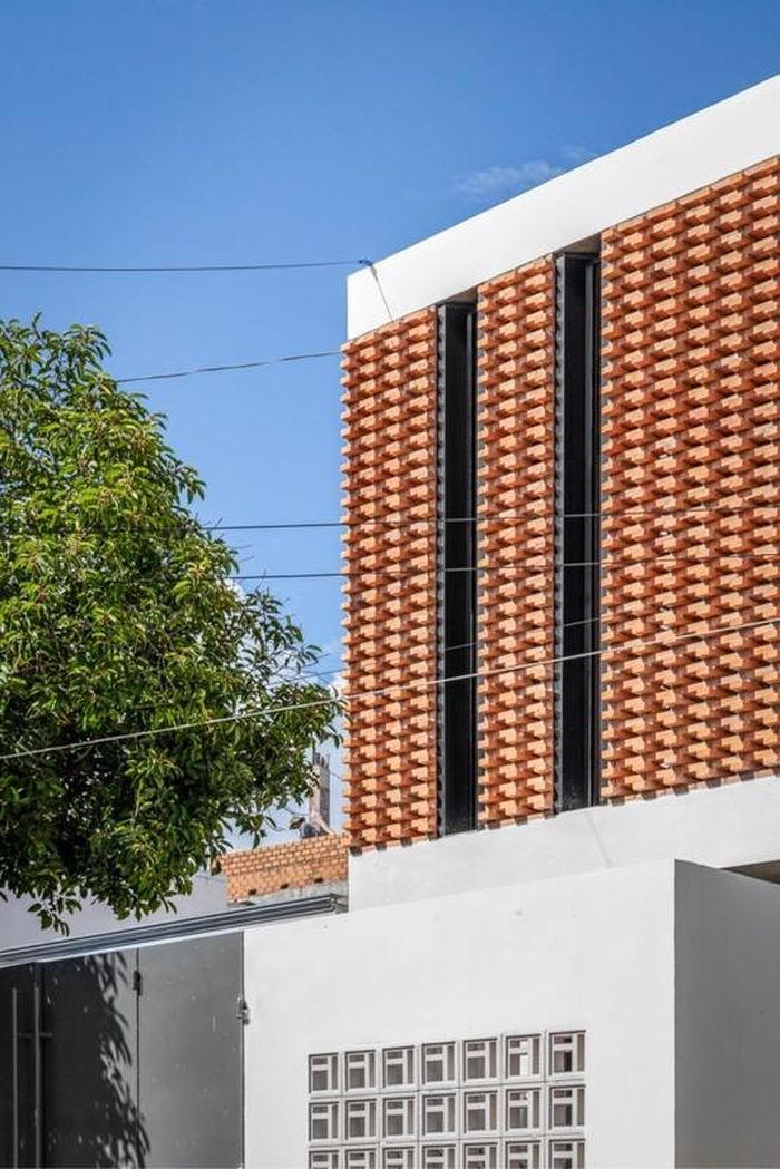 Nhà kho cũ lột xác thành ngôi nhà 2 tầng tràn ngập ánh nắng 