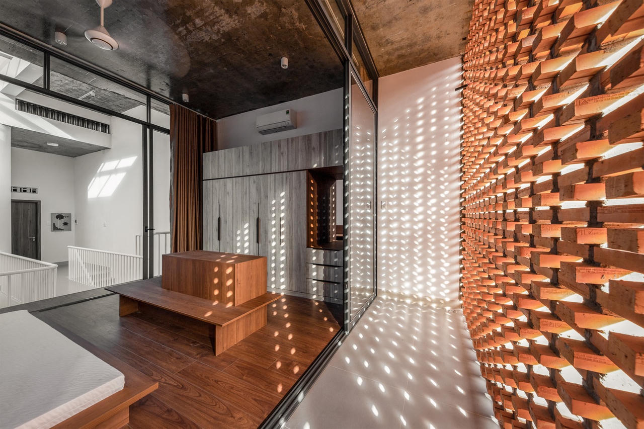 Nhà kho cũ lột xác thành ngôi nhà 2 tầng tràn ngập ánh nắng 