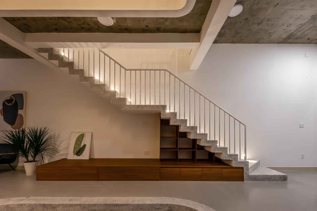 Nhà kho cũ lột xác thành ngôi nhà 2 tầng tràn ngập ánh nắng 