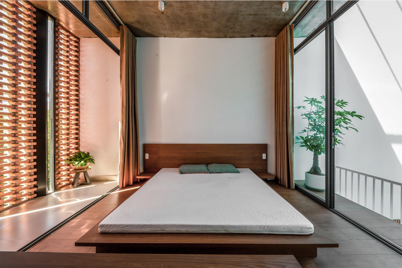 Nhà kho cũ lột xác thành ngôi nhà 2 tầng tràn ngập ánh nắng 