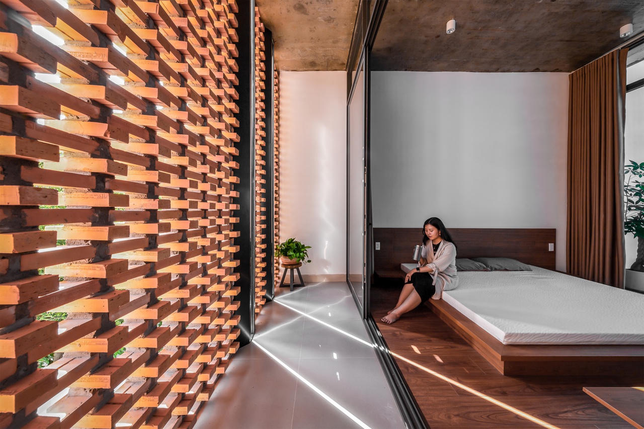 Nhà kho cũ lột xác thành ngôi nhà 2 tầng tràn ngập ánh nắng 