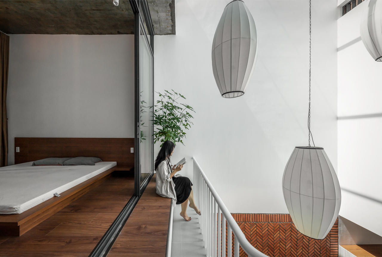 Nhà kho cũ lột xác thành ngôi nhà 2 tầng tràn ngập ánh nắng 