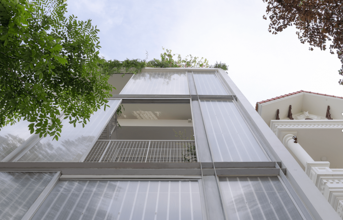 Ngôi nhà hẹp được thiết kế nâng sàn sáng tạo ở Ninh Bình 