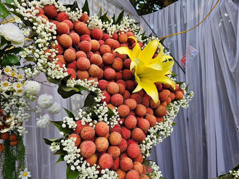 Đám cưới độc đáo của cô dâu xứ vải thiều Lục Ngạn