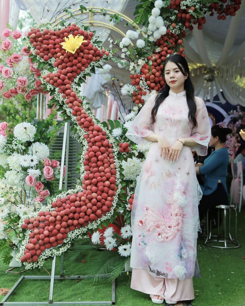 Đám cưới độc đáo của cô dâu xứ vải thiều Lục Ngạn