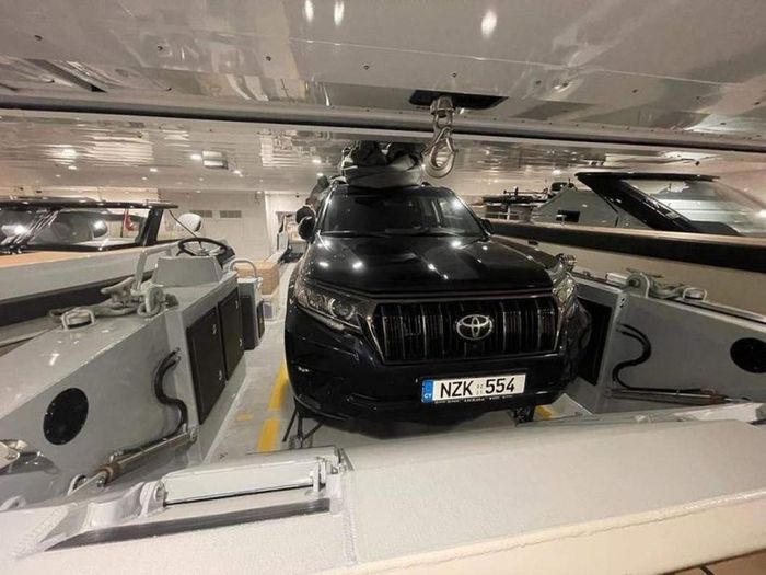 Chiêm ngưỡng siêu du thuyền trị giá 500 triệu USD của tỷ phú Nga 