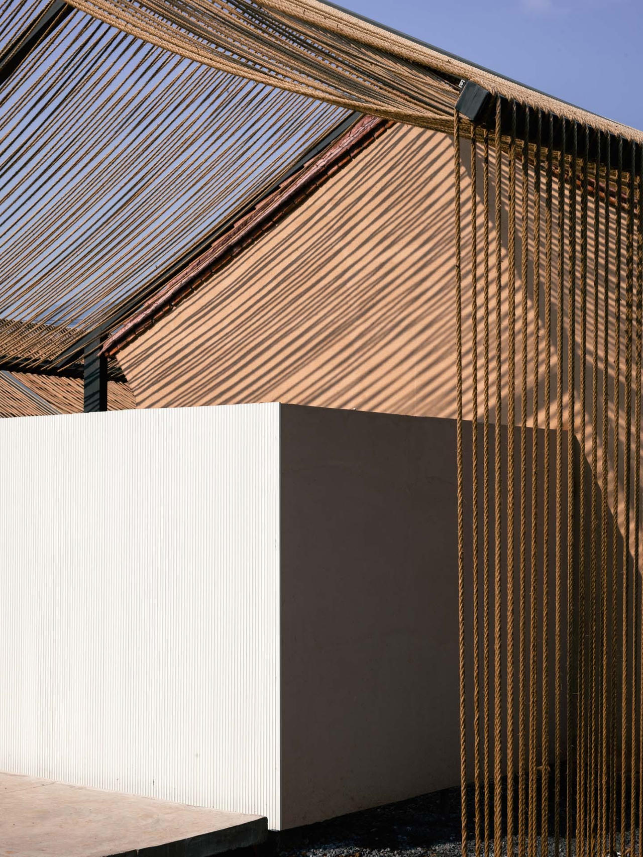 Ngôi trường tiểu học bỏ hoang lột xác thành khách sạn 