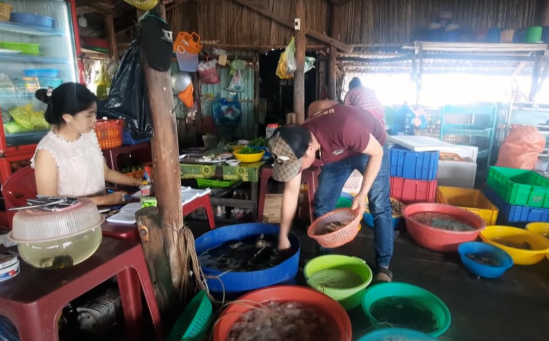 Khám phá bãi biển khó tắm nhưng vẫn thu hút đông đảo du khách 