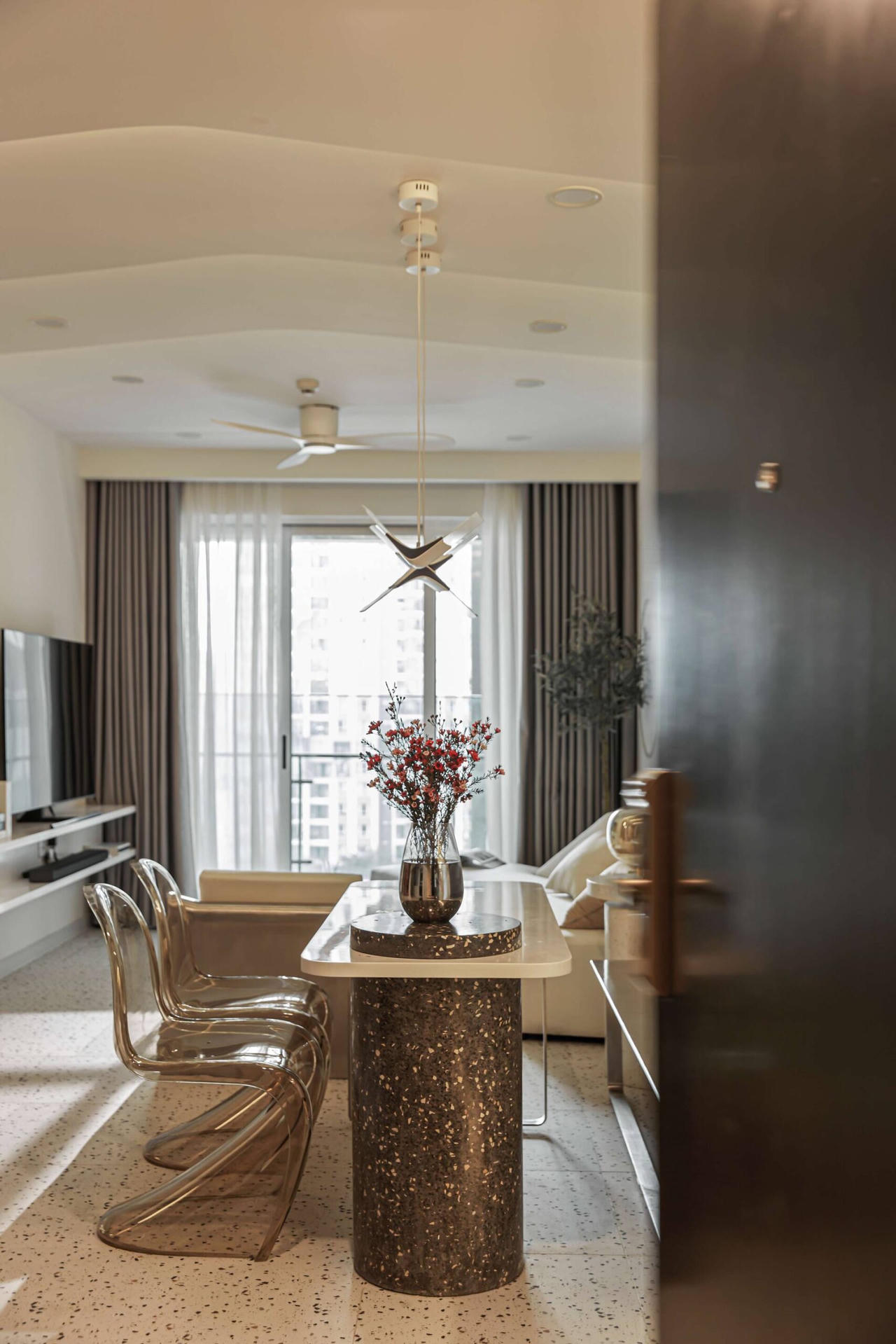 Ngắm nhìn Căn Hộ Mặt Trăng 85m² với phong cách thiết kế Futurism