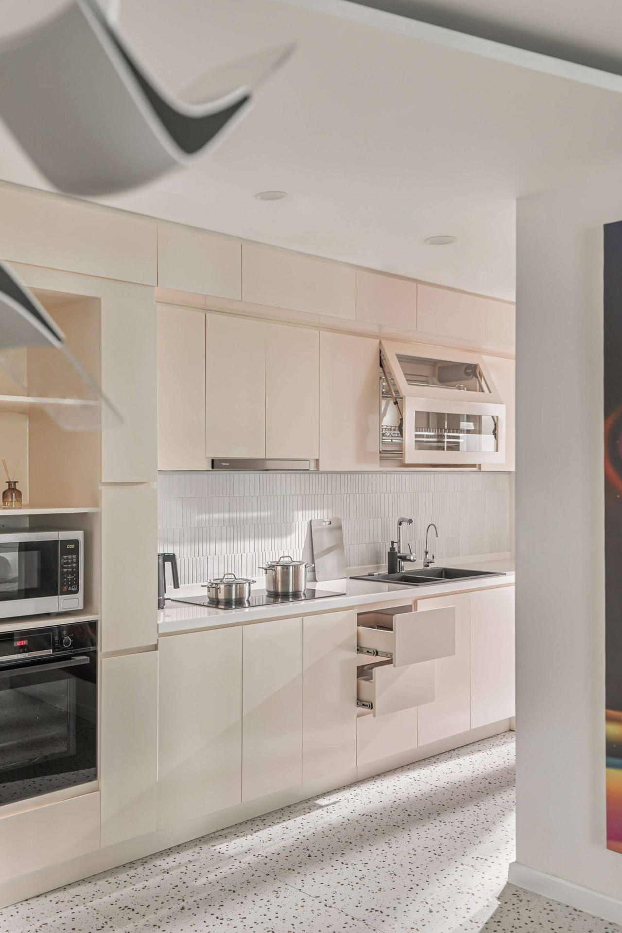 Ngắm nhìn Căn Hộ Mặt Trăng 85m² với phong cách thiết kế Futurism