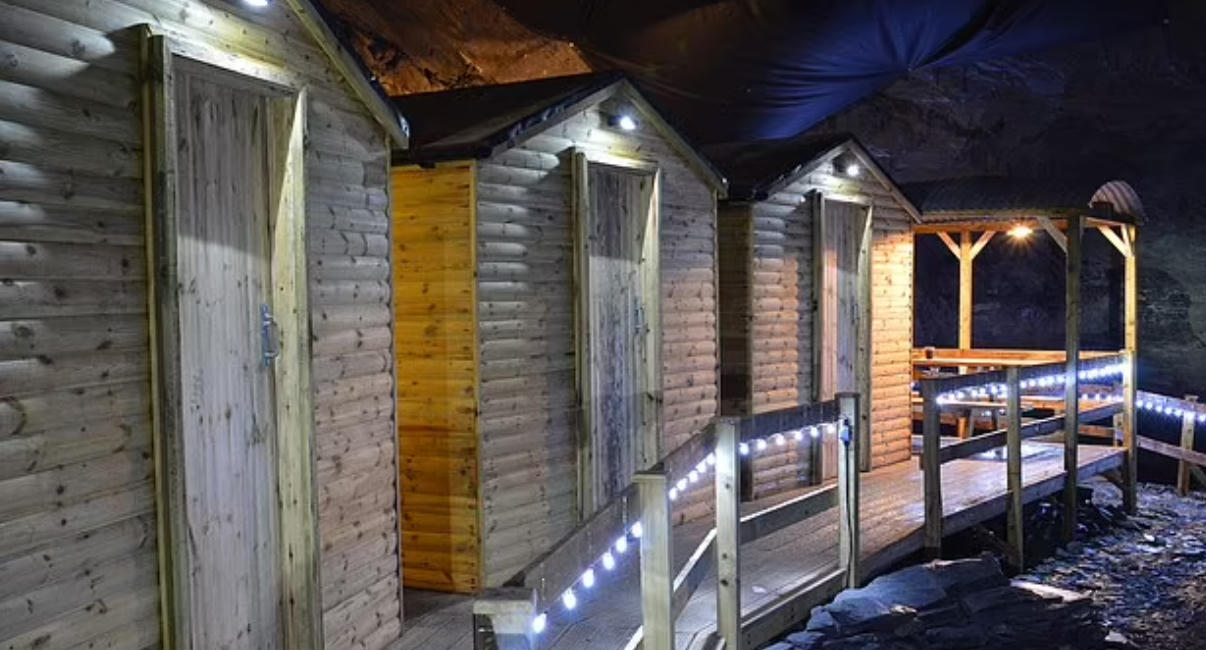 Khám phá khách sạn sâu nhất thế giới chỉ mở cửa mỗi tuần một lần 