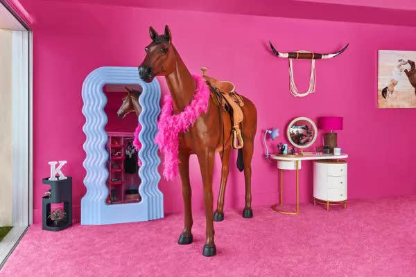 Mãn nhãn với ngôi nhà búp bê Barbie với giá chỉ khoảng 1,5 triệu đồng/đêm 