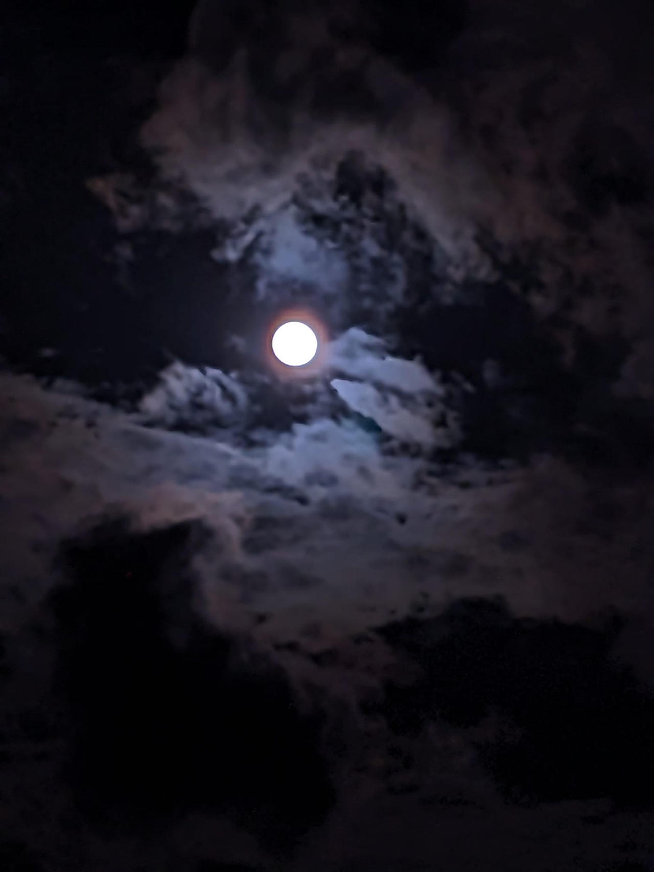 Hình ảnh tuyệt đẹp của Trăng Sấm Sét tỏa sáng trên bầu trời 