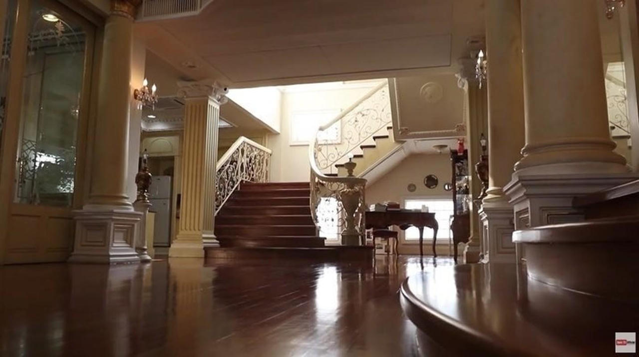 Chiêm ngưỡng cung điện của Chủ tịch Nawat Itsaragrisil 