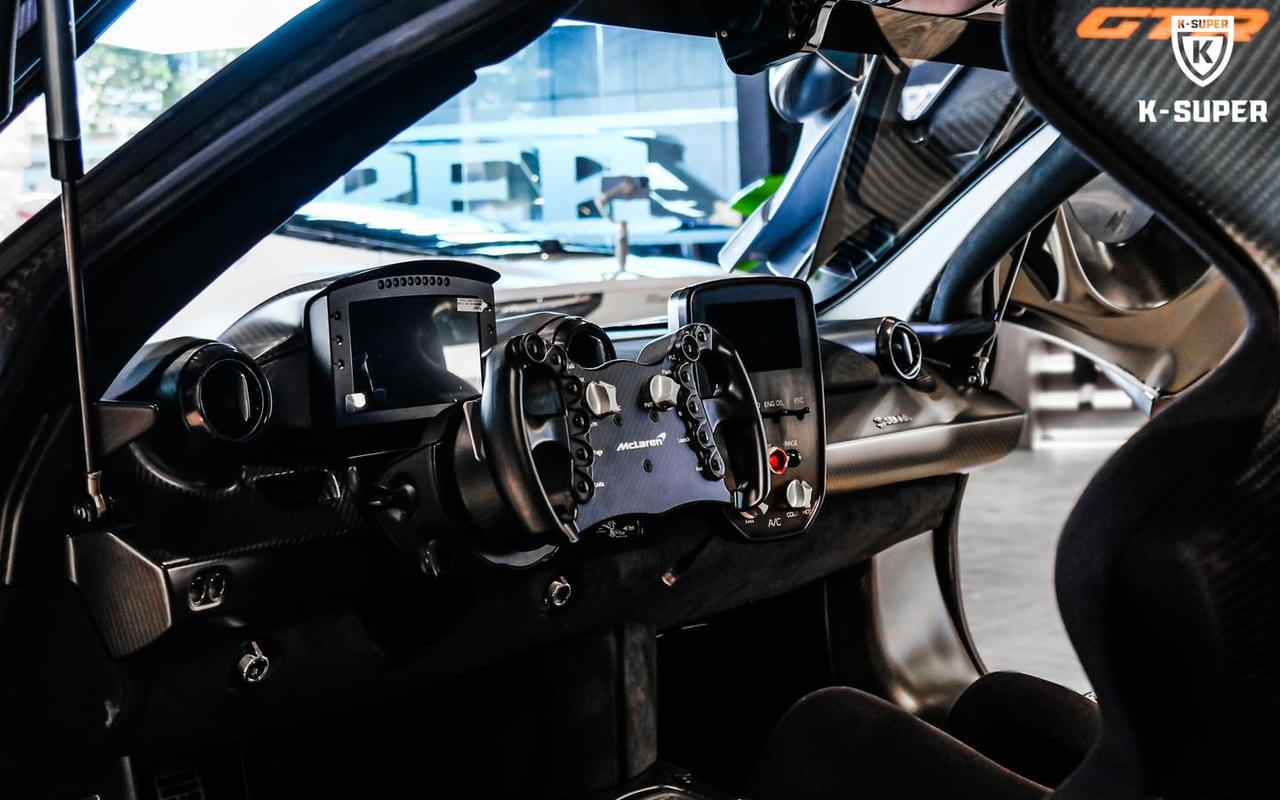 Siêu phẩm McLaren Senna GTR tại showroom của Phan Công Khanh 