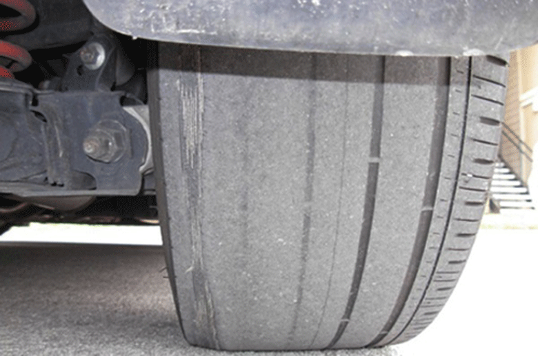 Một số lưu ý khi lái xe dưới trời mưa bão để đảm bảo an toàn cho xe và bản thân 