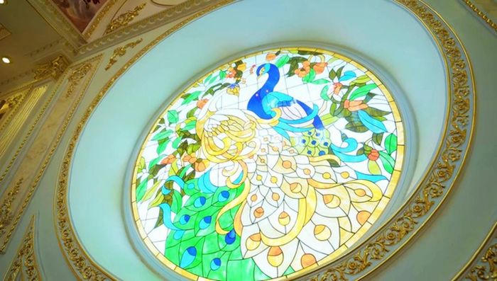 Dinh thự dát vàng của đại gia Việt được báo nước ngoài “nức lời” khen ngợi 