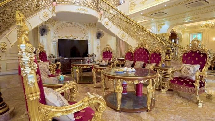 Dinh thự dát vàng của đại gia Việt được báo nước ngoài “nức lời” khen ngợi 