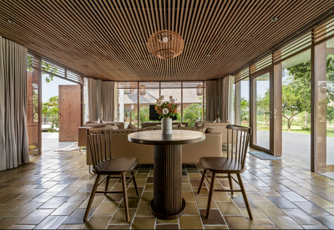 Ngắm căn nhà mái ngói như khu nghỉ dưỡng tại ngoại ô Hà Nội