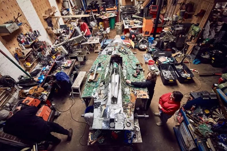 Xe đua công thức E làm từ rác thải điện tử