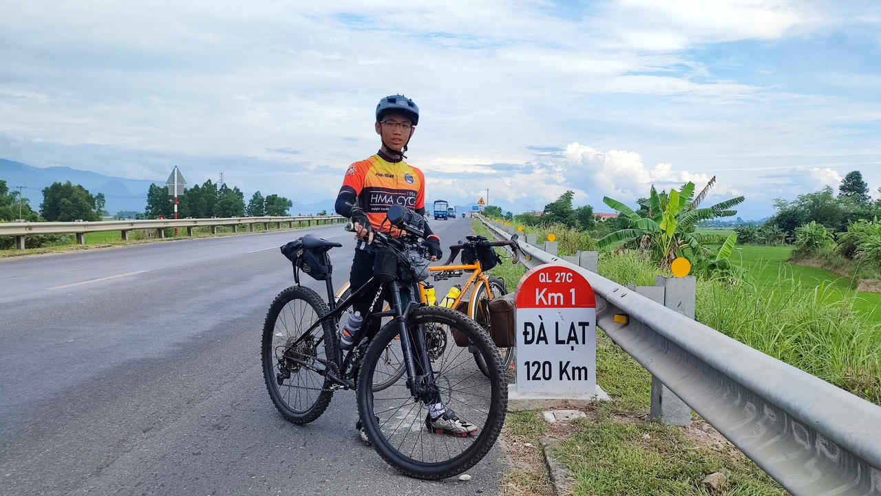 Kỳ nghỉ hè đạp xe xuyên Việt của cậu bé lớp 6