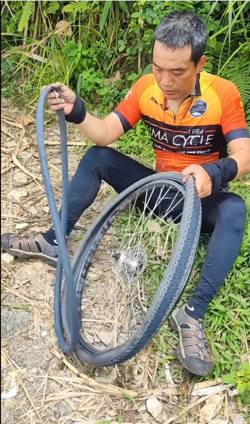 Kỳ nghỉ hè đạp xe xuyên Việt của cậu bé lớp 6