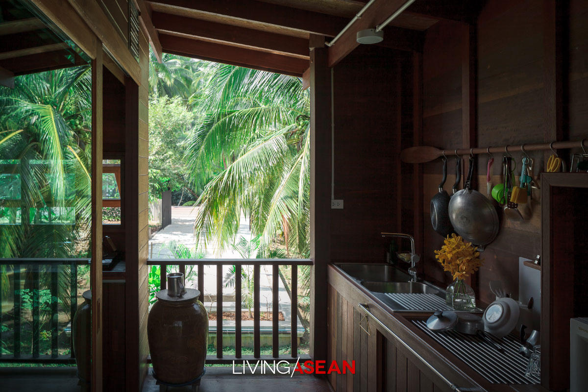 Mát mắt nhà sàn giữa vườn dừa bất chấp thời tiết khắc nghiệt
