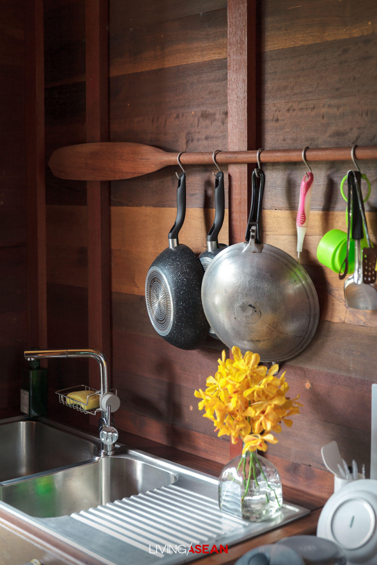 Mát mắt nhà sàn giữa vườn dừa bất chấp thời tiết khắc nghiệt