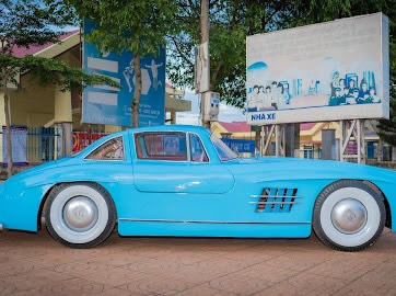 Nhóm bạn trẻ tự tay chế tạo xe cổ huyền thoại Mercedes-Benz 300 SL 