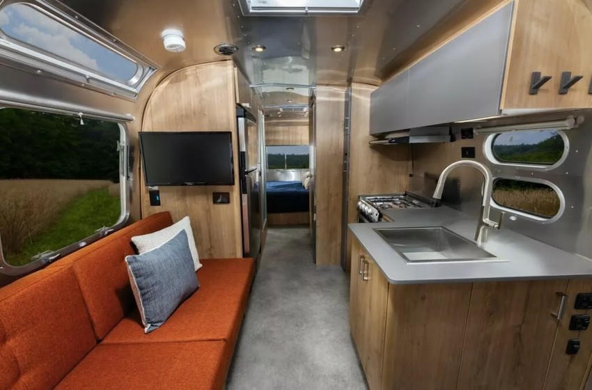 Khám phá 'quán bar di động' Airstream Trade Wind 2024