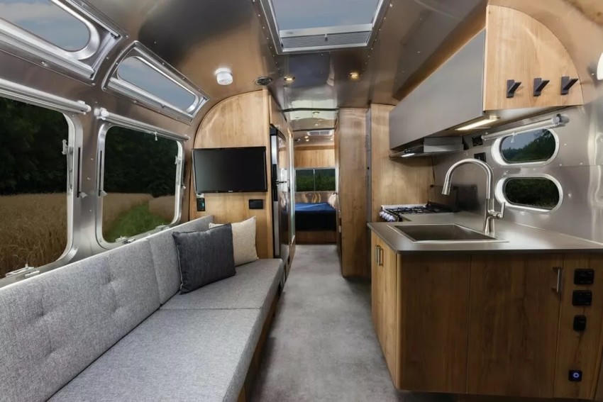 Khám phá 'quán bar di động' Airstream Trade Wind 2024