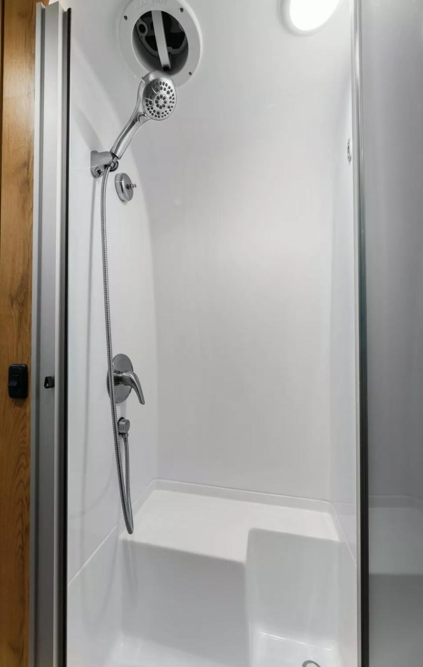 Khám phá 'quán bar di động' Airstream Trade Wind 2024