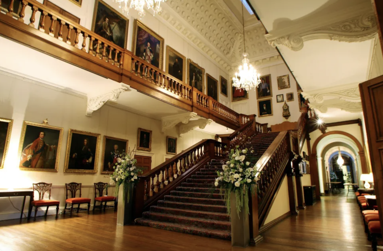 Khám phá dinh thự thời thơ ấu của Công nương Diana