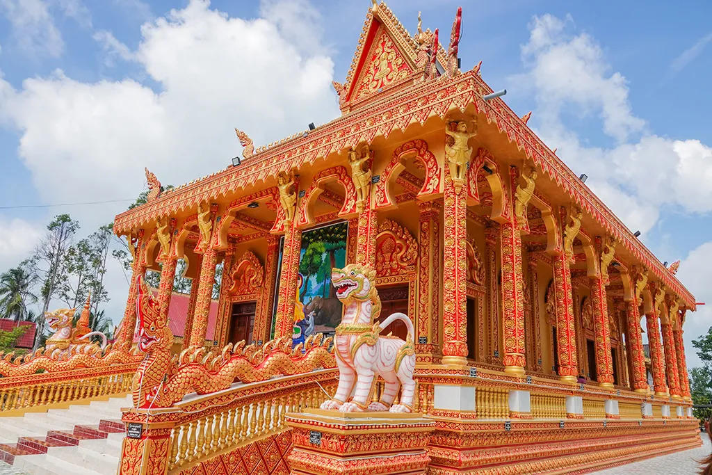 Độc đáo ngôi chùa Khmer với hàng trăm cây Thốt Nốt 