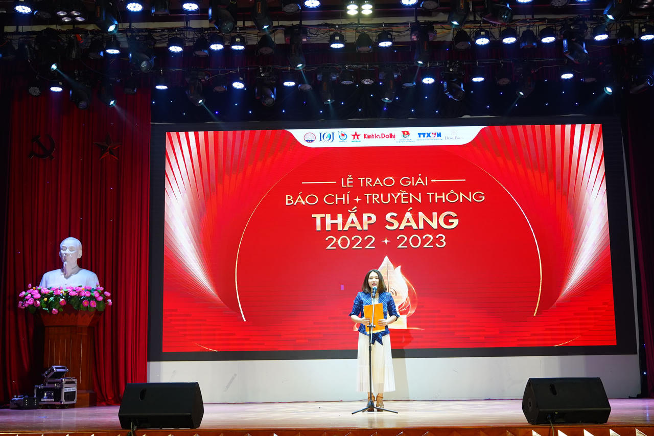 Fire Up 2023: Stellarous - Bữa tiệc âm thanh ánh sáng có 1-0-2 tại trường Báo