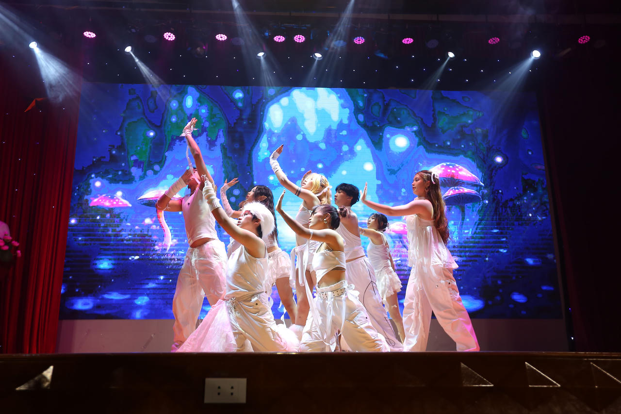 Fire Up 2023: Stellarous - Bữa tiệc âm thanh ánh sáng có 1-0-2 tại trường Báo