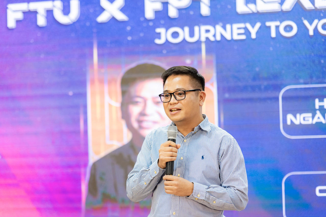 Sinh viên Ngoại thương tìm hiểu cơ hội phát triển sự nghiệp tại FPT