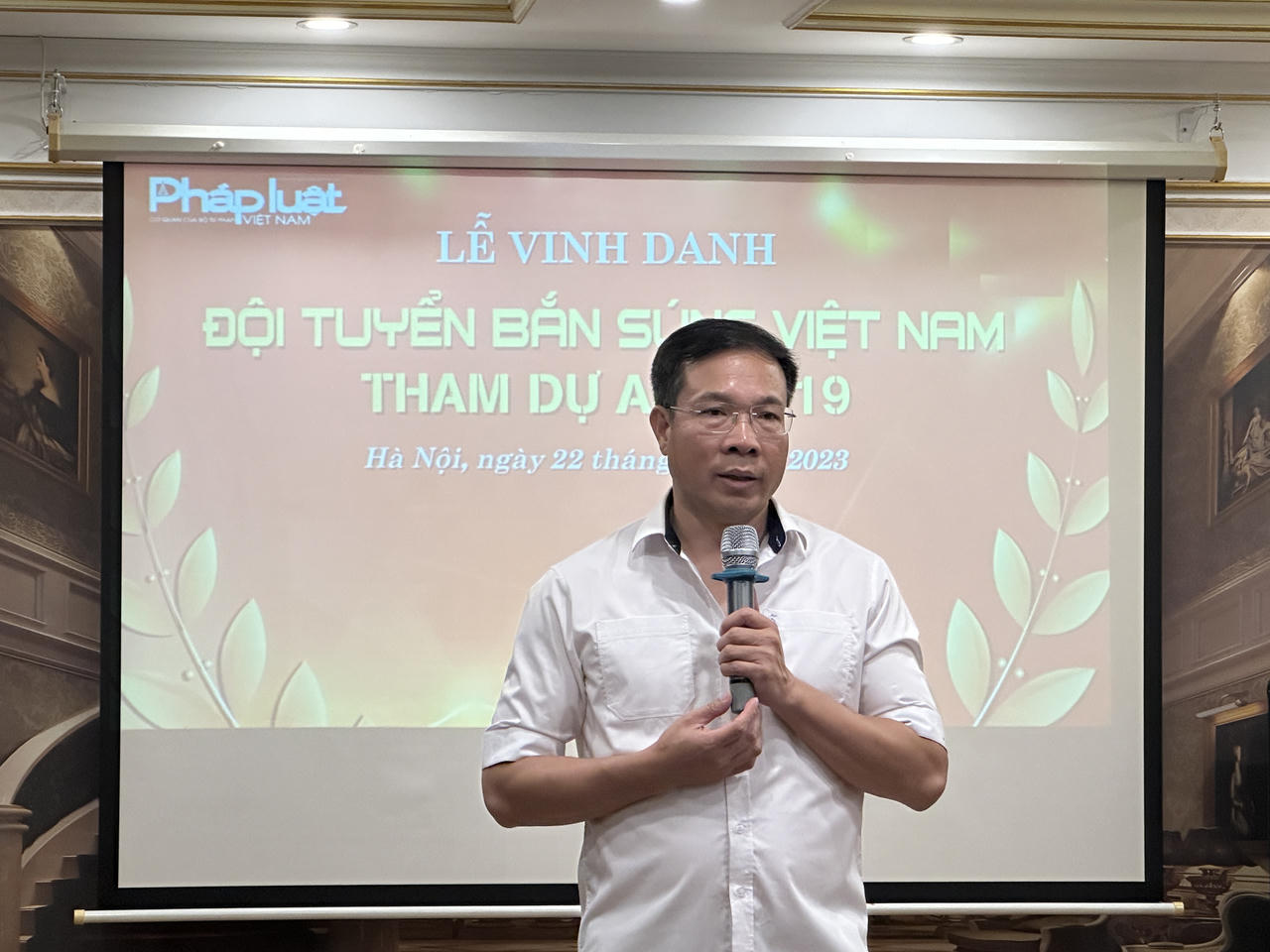 Báo Pháp luật Việt Nam vinh danh đội tuyển bắn súng Việt Nam