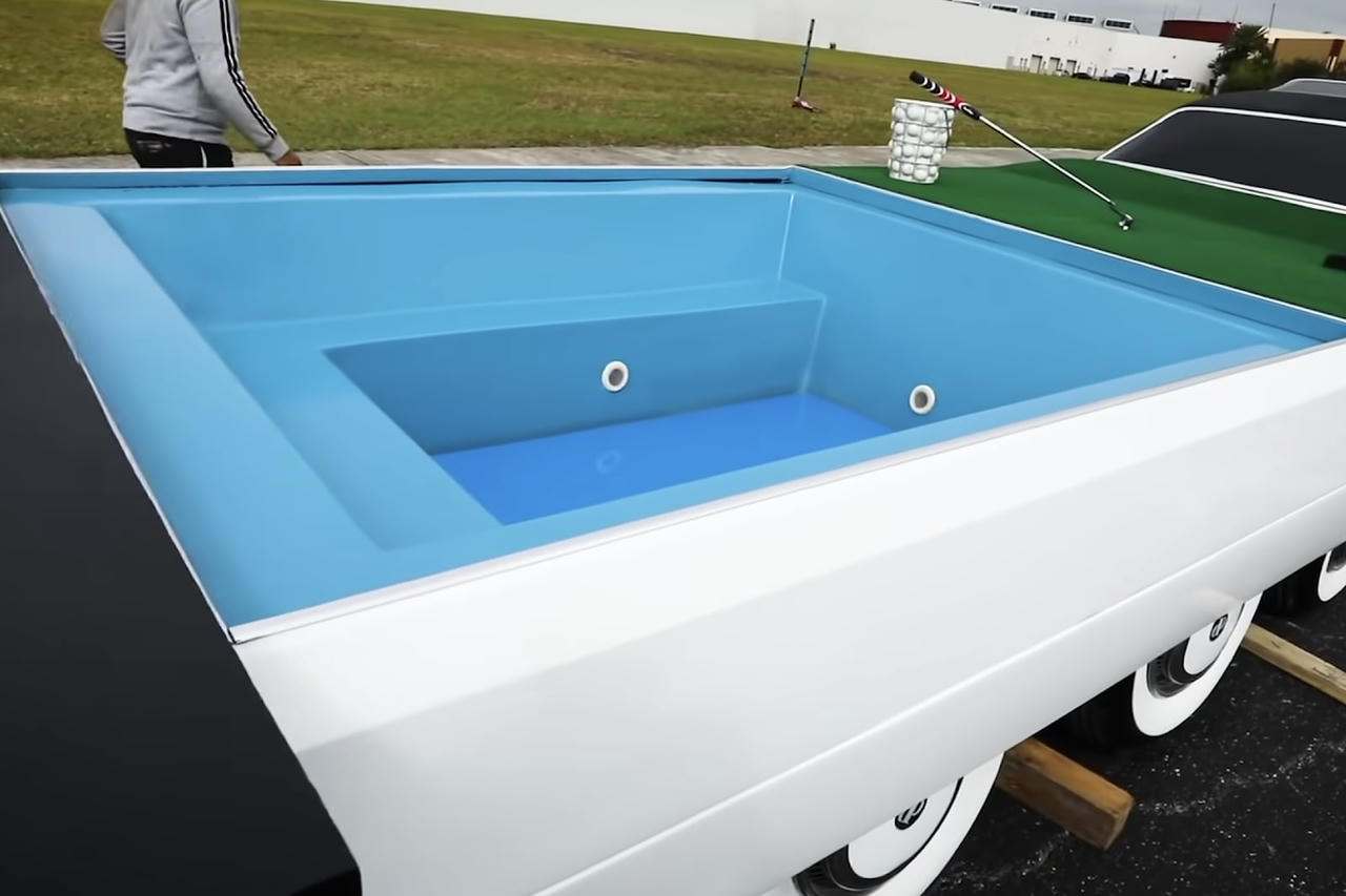 Khám phá chiếc xe hơi dài nhất thế giới