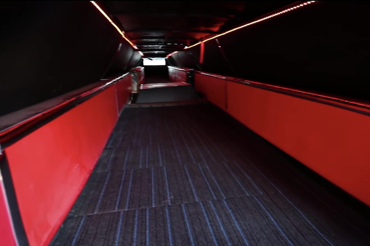 Khám phá chiếc xe hơi dài nhất thế giới