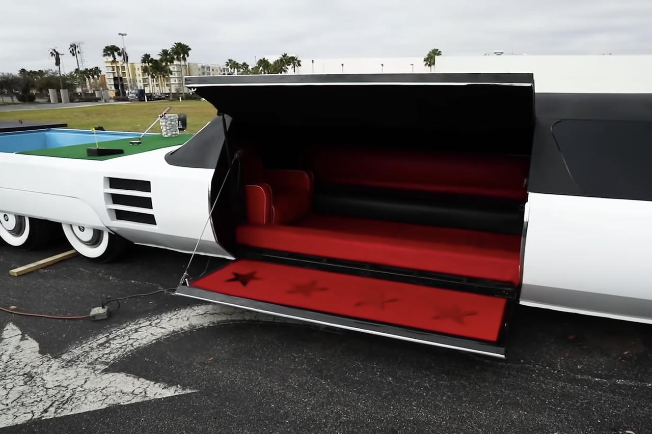 Khám phá chiếc xe hơi dài nhất thế giới