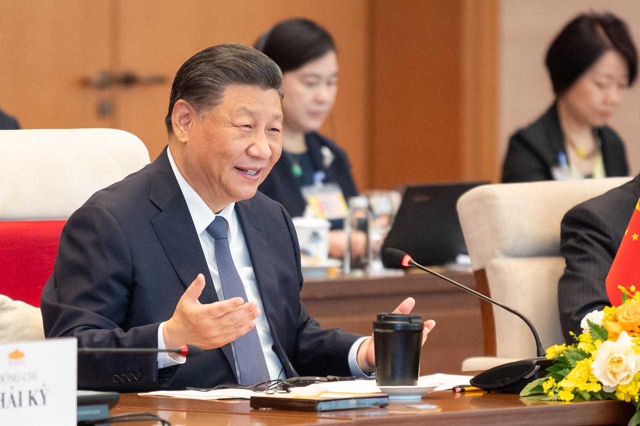 Chủ tịch Quốc hội Vương Đình Huệ hội kiến Tổng Bí thư, Chủ tịch nước Trung Quốc Tập Cận Bình 