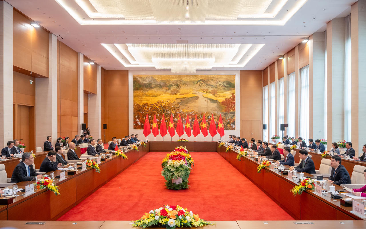 Chủ tịch Quốc hội Vương Đình Huệ hội kiến Tổng Bí thư, Chủ tịch nước Trung Quốc Tập Cận Bình 