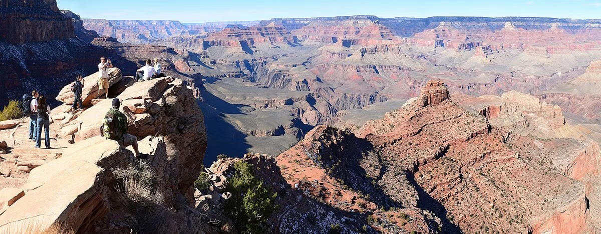 Vịnh Hạ Long là 1 trong 10 kỳ quan thiên nhiên đông khách nhất thế giới