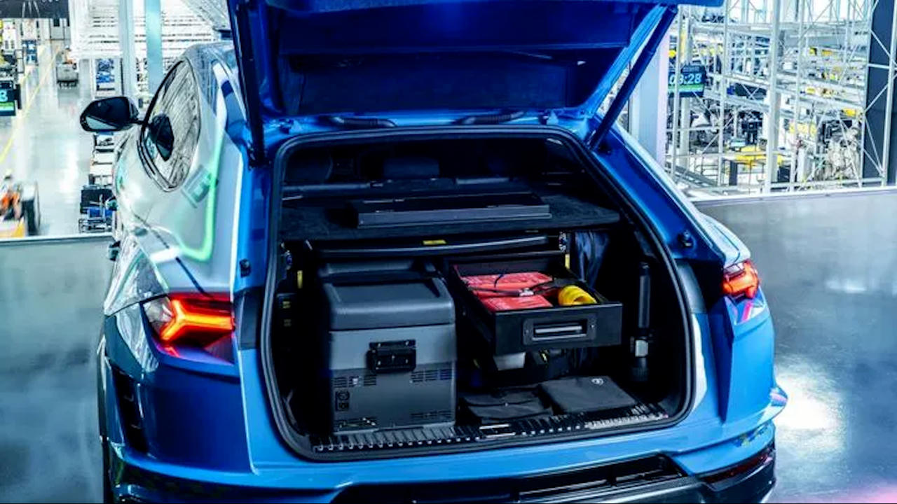 Siêu xe Lamborghini Urus Performante gia nhập đội cảnh sát Ý 